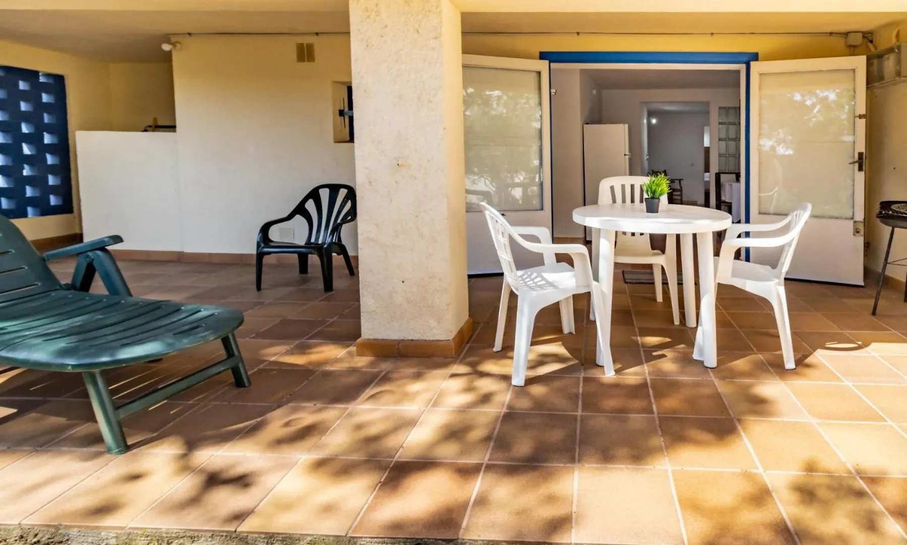 Grifeu 15 Apartamento Pequeno Con Patio Girona 0*,  Spain