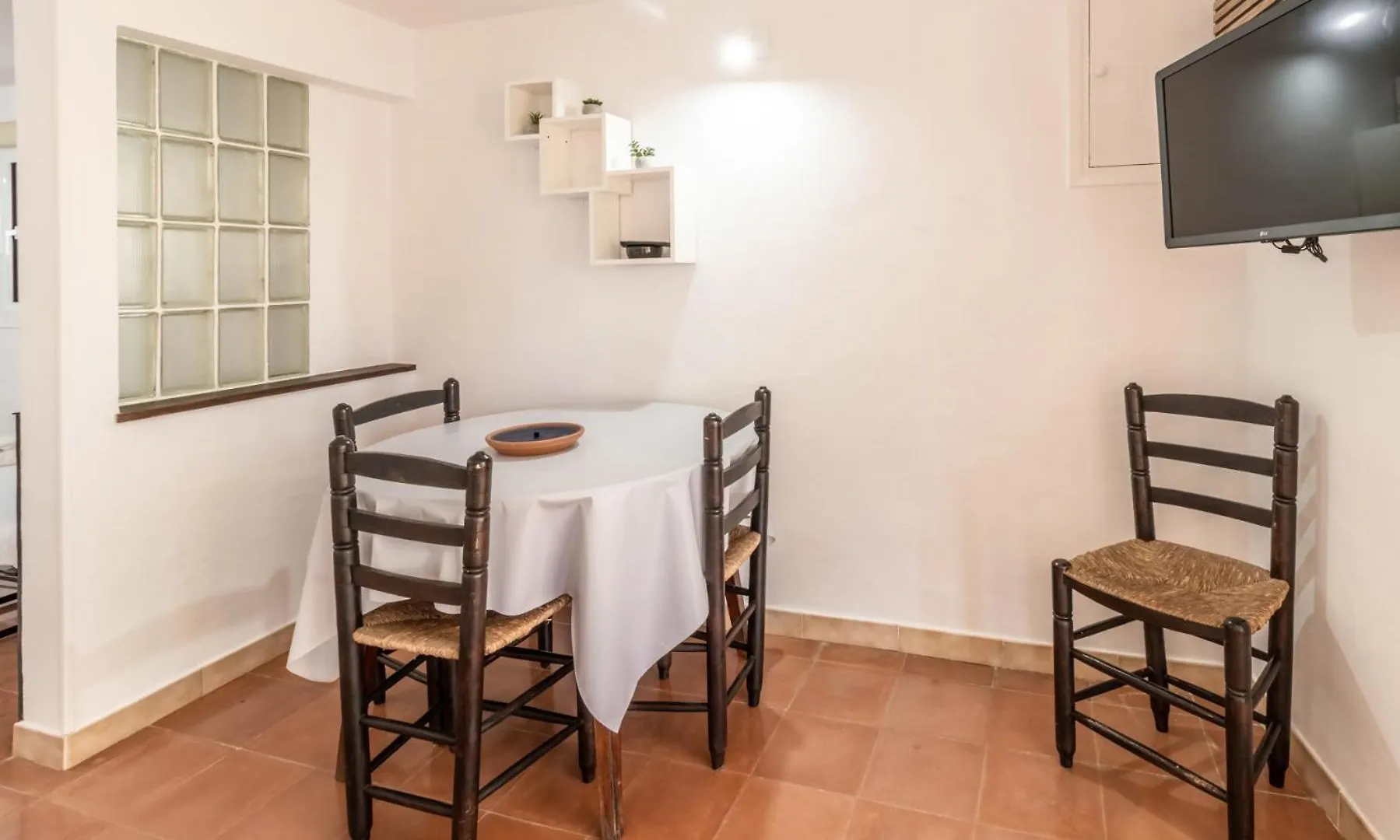 Apartment Grifeu 15 Apartamento Pequeno Con Patio Girona Spain