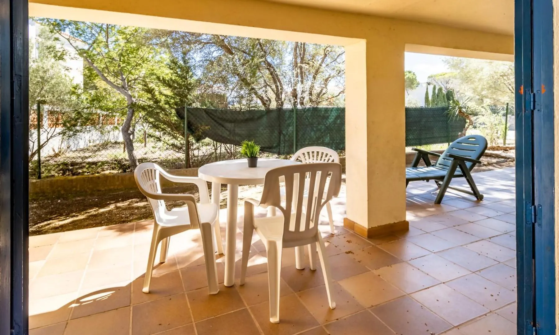 Grifeu 15 Apartamento Pequeno Con Patio location